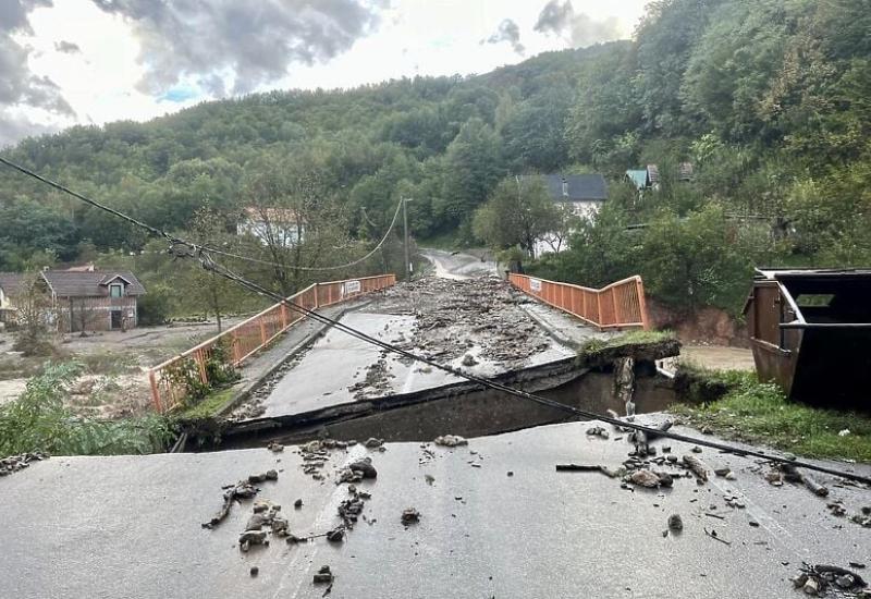 U više od 10 sela u Konjicu pomoć još nije došla zbog ogromnih šteta na cestama